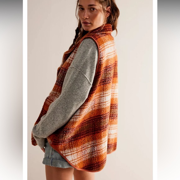 🆕 Free People Wrapped Up Blanket Vest- Topaz Combo - Picture 4 of 11